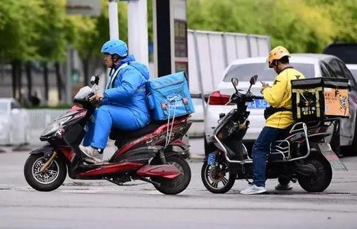 上海外卖骑手一个月能赚多少钱，上海外卖骑手的收入构成有哪些？